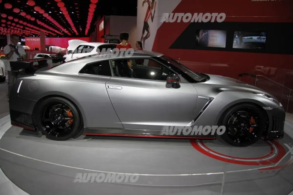 Nissan al Salone di Parigi 2014 (22)