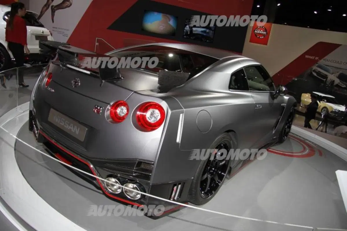 Nissan al Salone di Parigi 2014 (23)