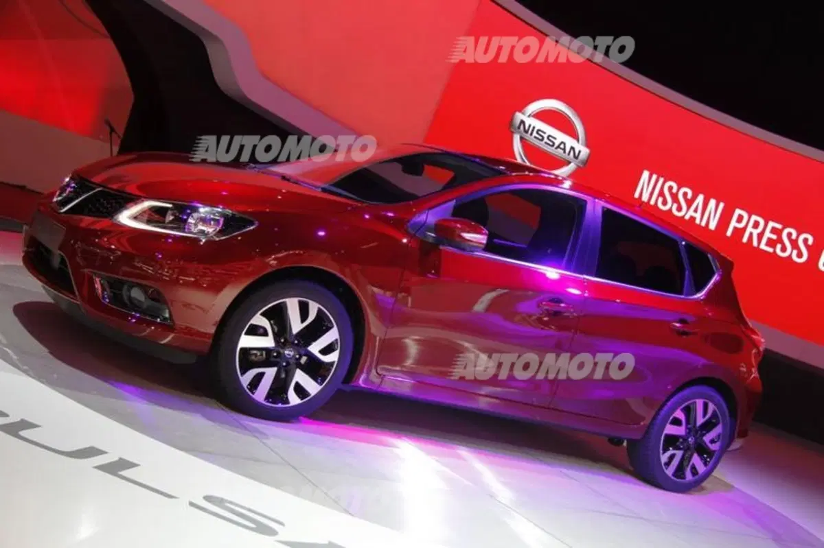 Nissan al Salone di Parigi 2014 (25)