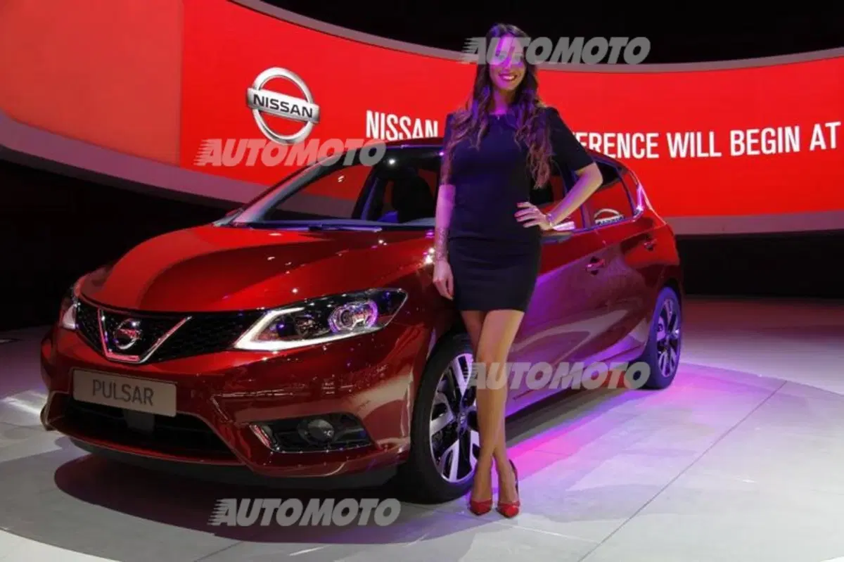 Nissan al Salone di Parigi 2014 (27)