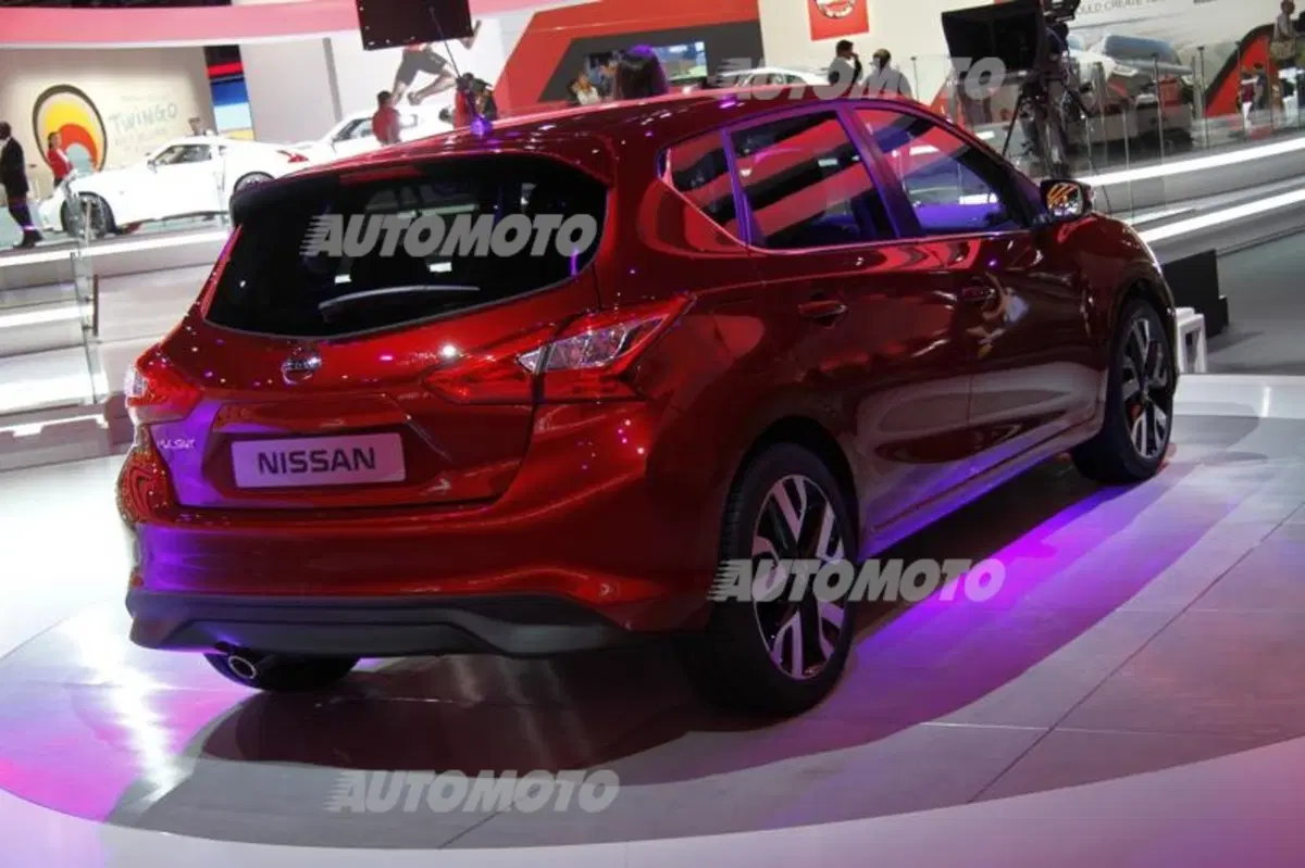 Nissan al Salone di Parigi 2014 (29)