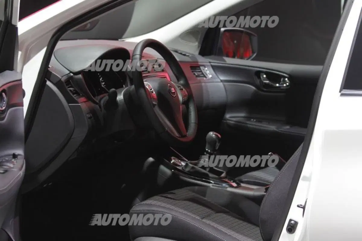 Nissan al Salone di Parigi 2014 (32)