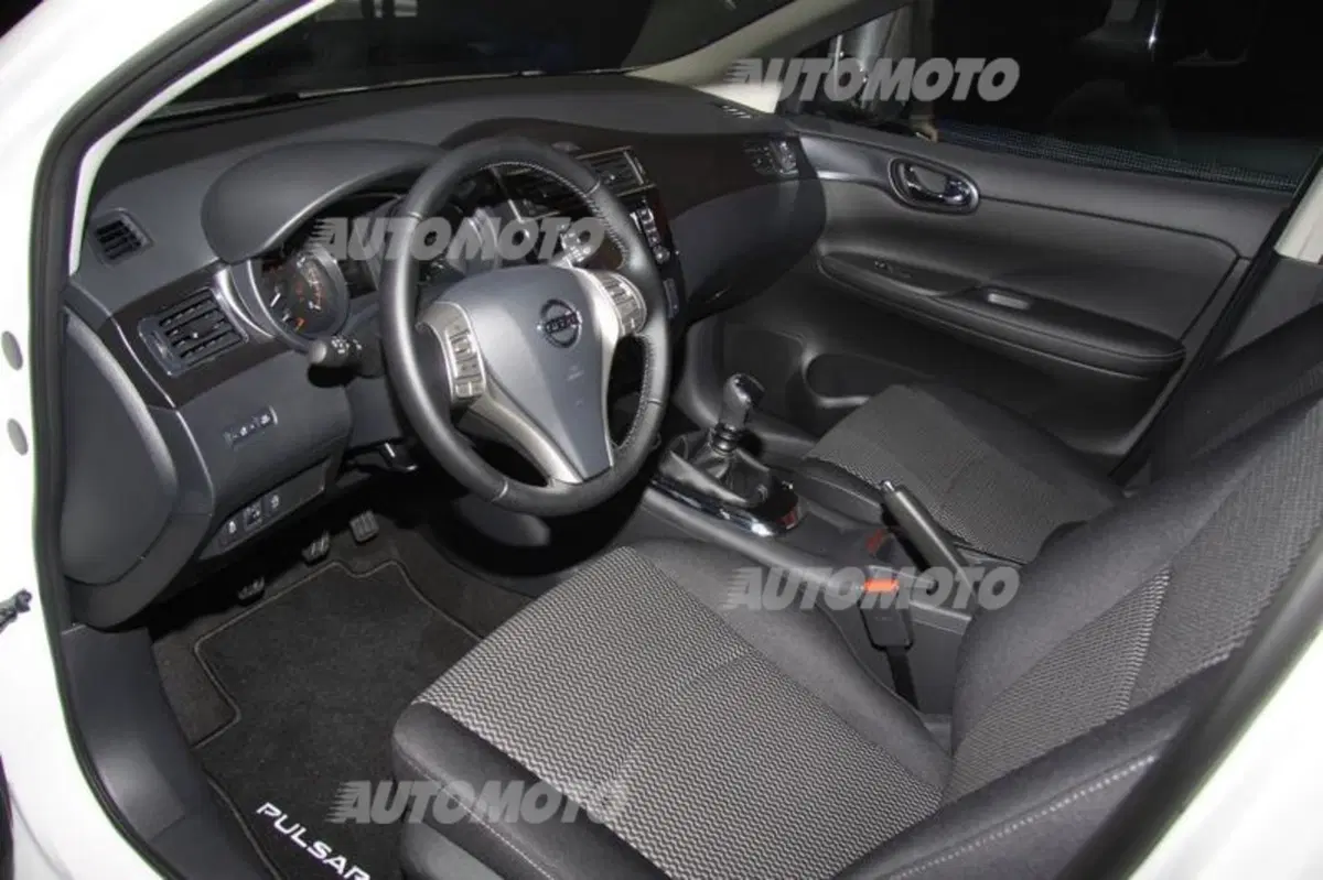 Nissan al Salone di Parigi 2014 (34)