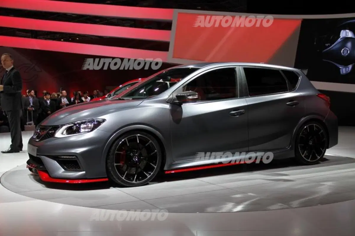Nissan al Salone di Parigi 2014 (39)