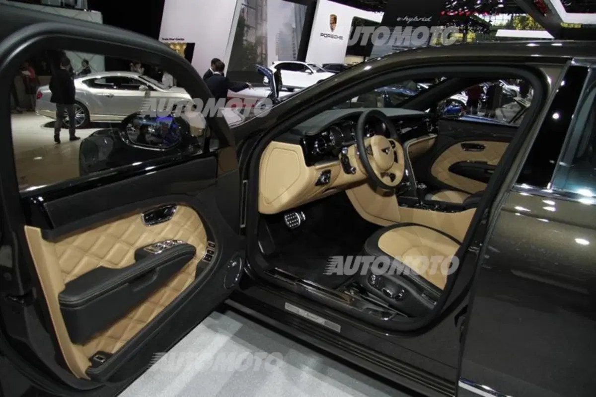 Bentley al Salone di Parigi 2014 (7)