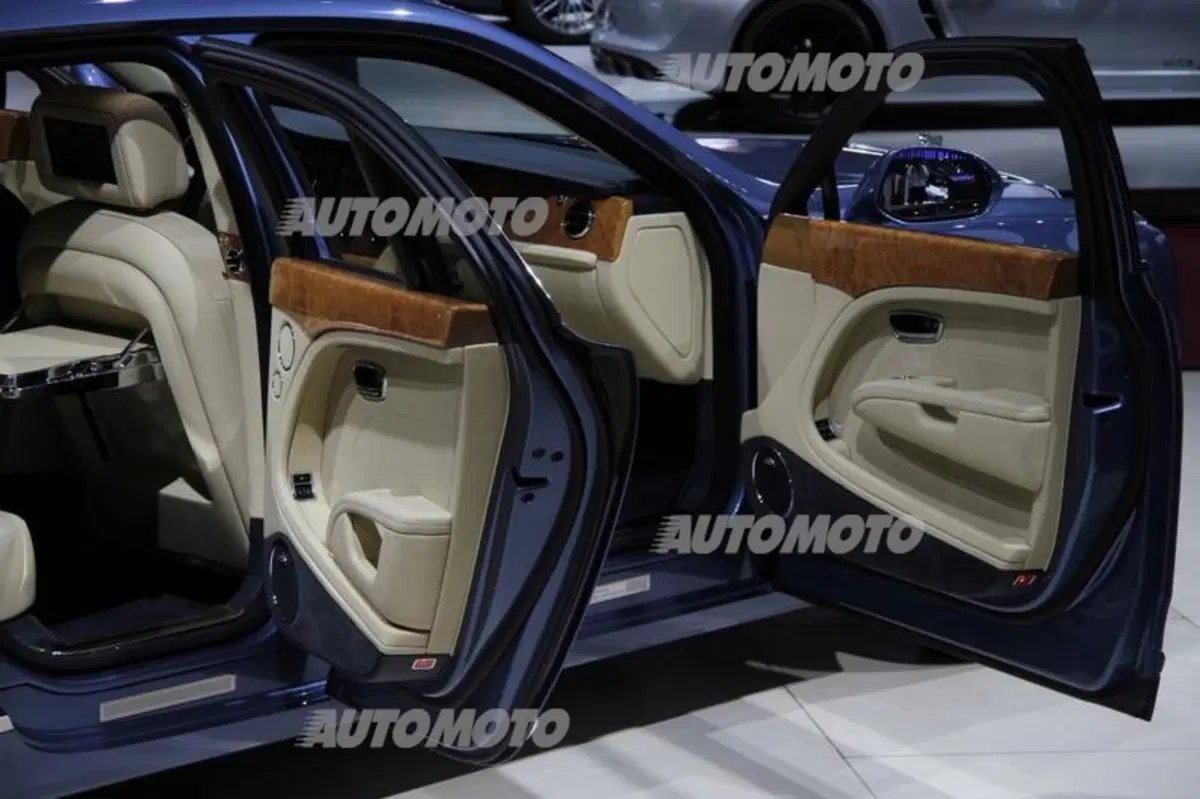 Bentley al Salone di Parigi 2014 (16)