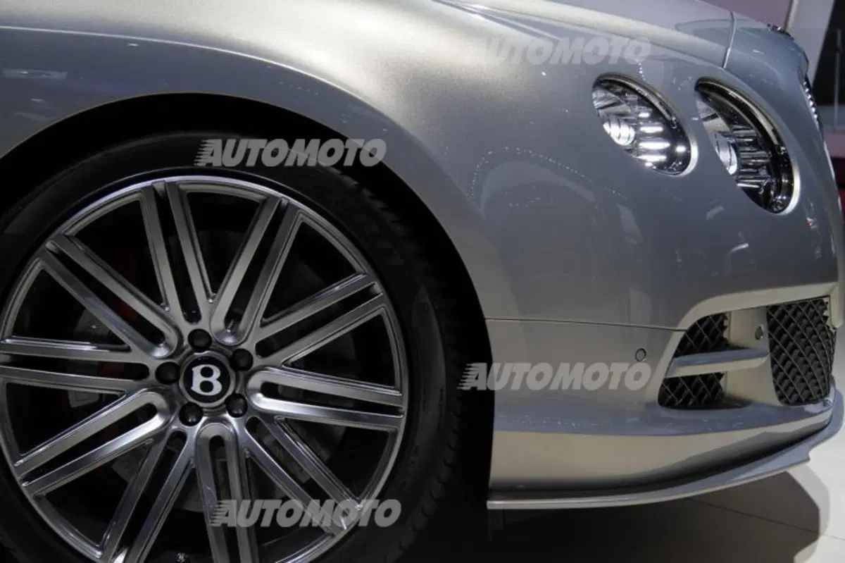 Bentley al Salone di Parigi 2014 (19)