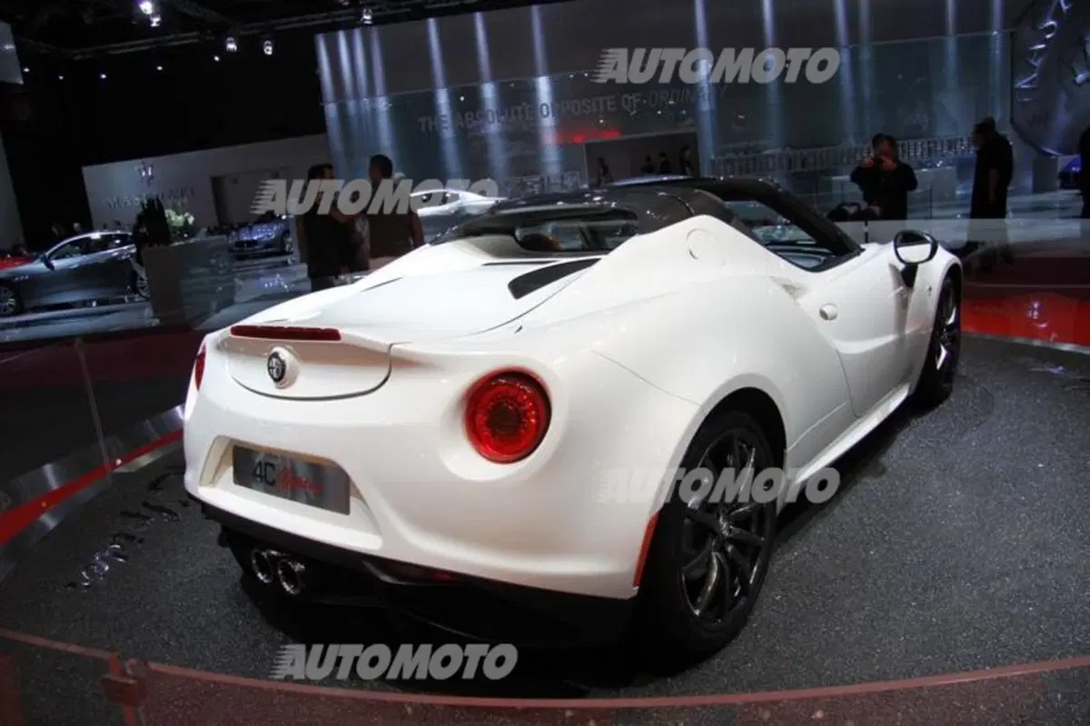 Alfa Romeo al Salone di Parigi 2014 (3)