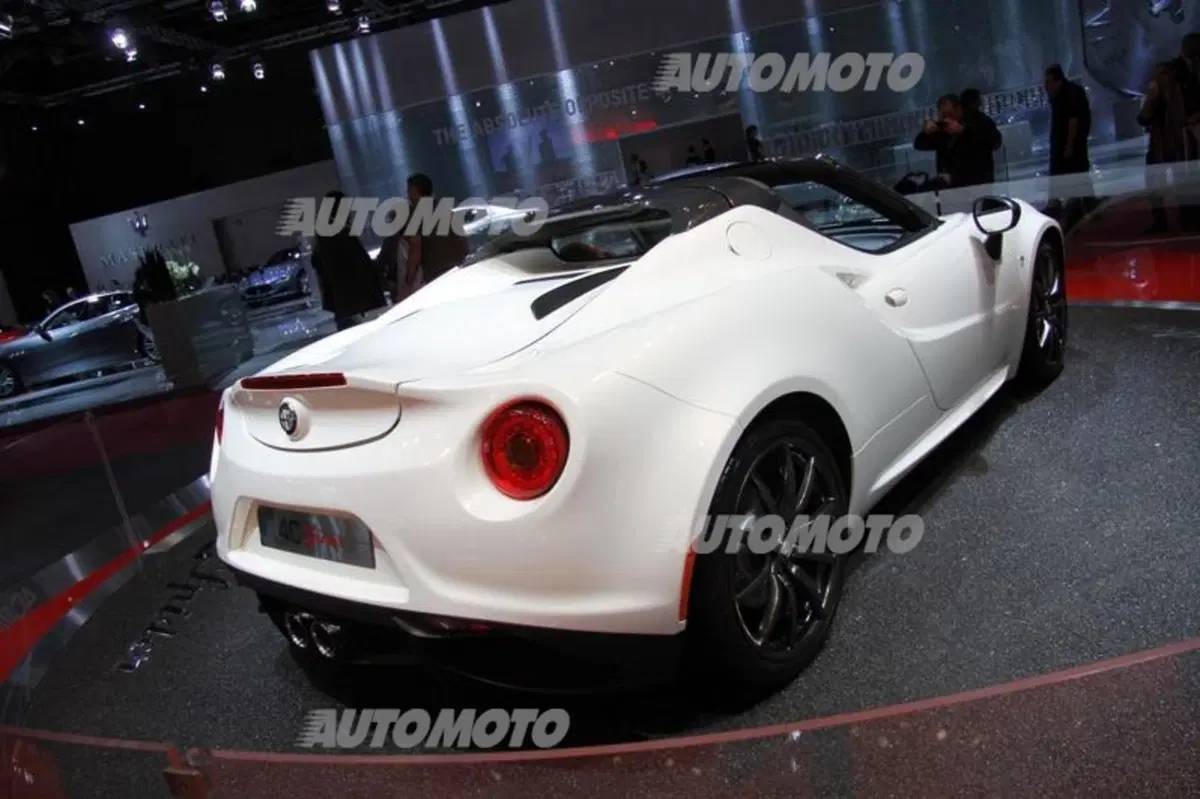 Alfa Romeo al Salone di Parigi 2014 (4)