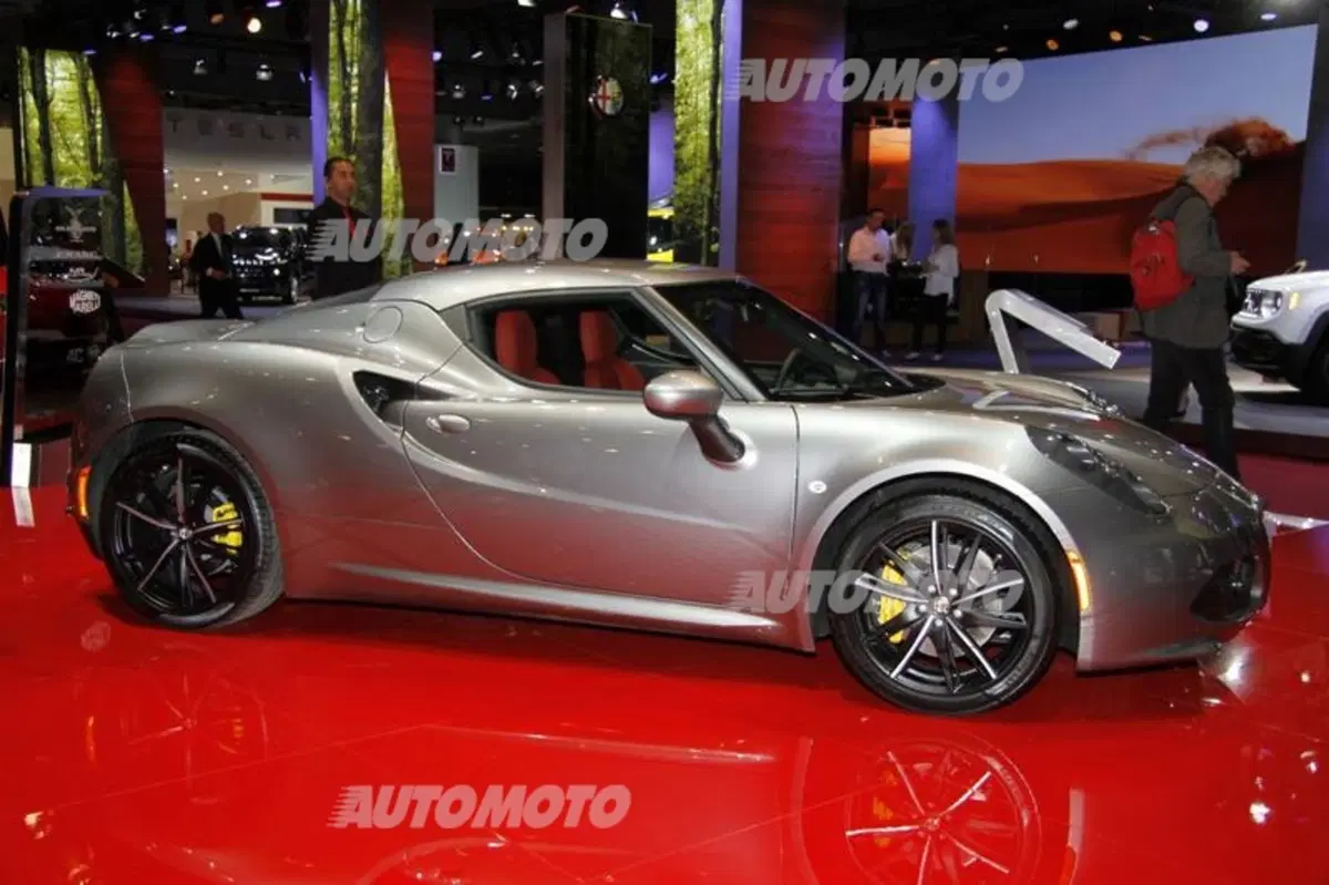 Alfa Romeo al Salone di Parigi 2014 (8)