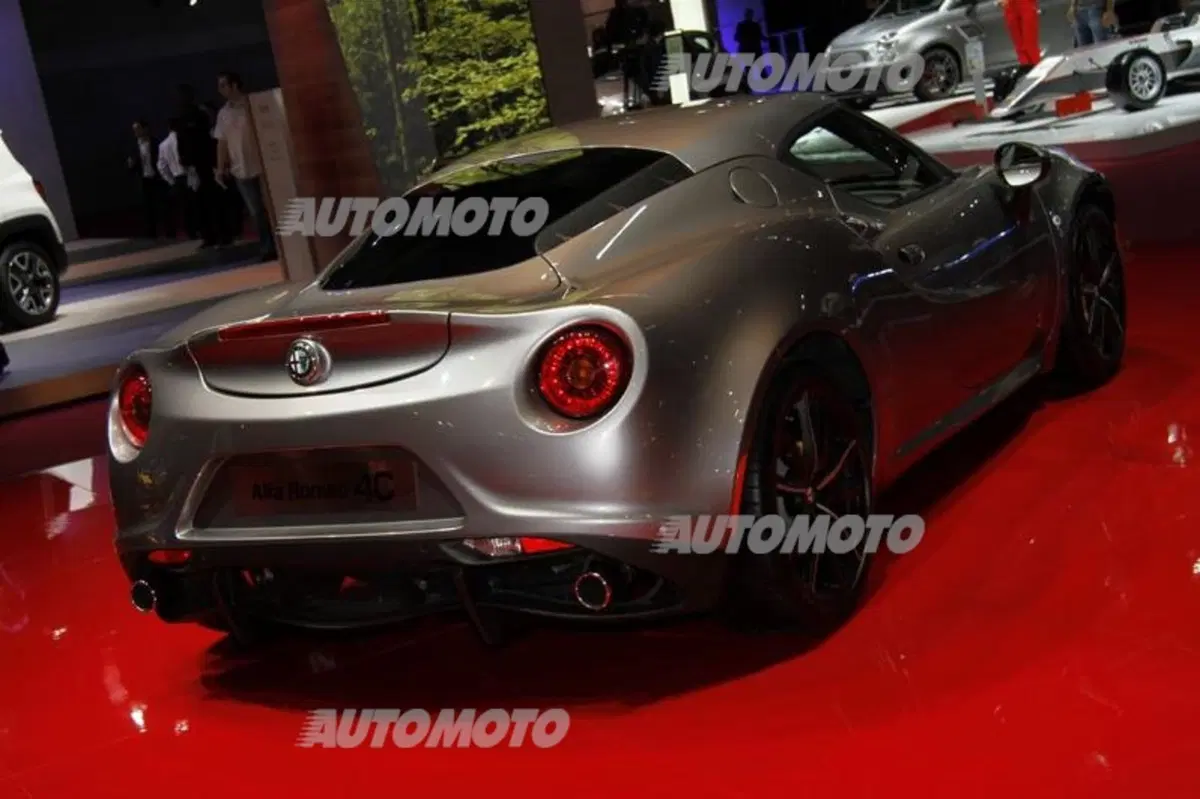 Alfa Romeo al Salone di Parigi 2014 (9)