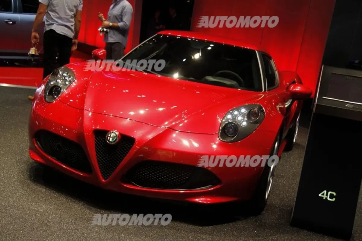 Alfa Romeo al Salone di Parigi 2014 (12)