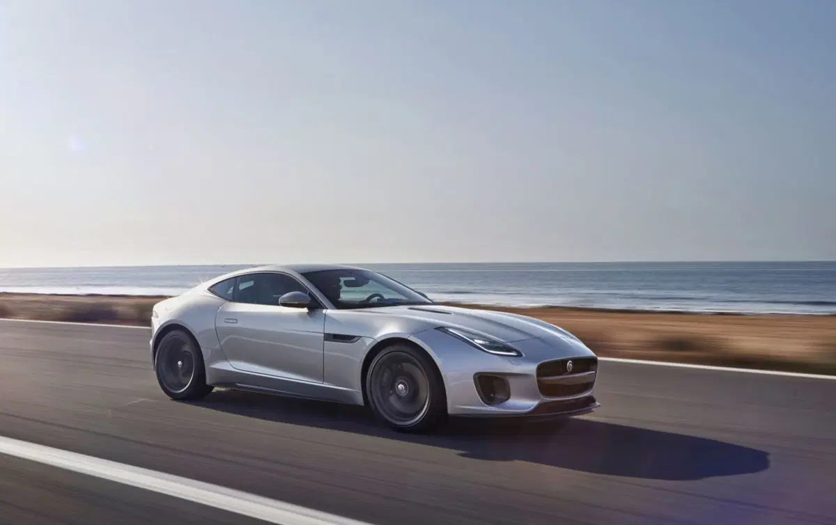 Jaguar F-Type, restyling per la sportiva britannica