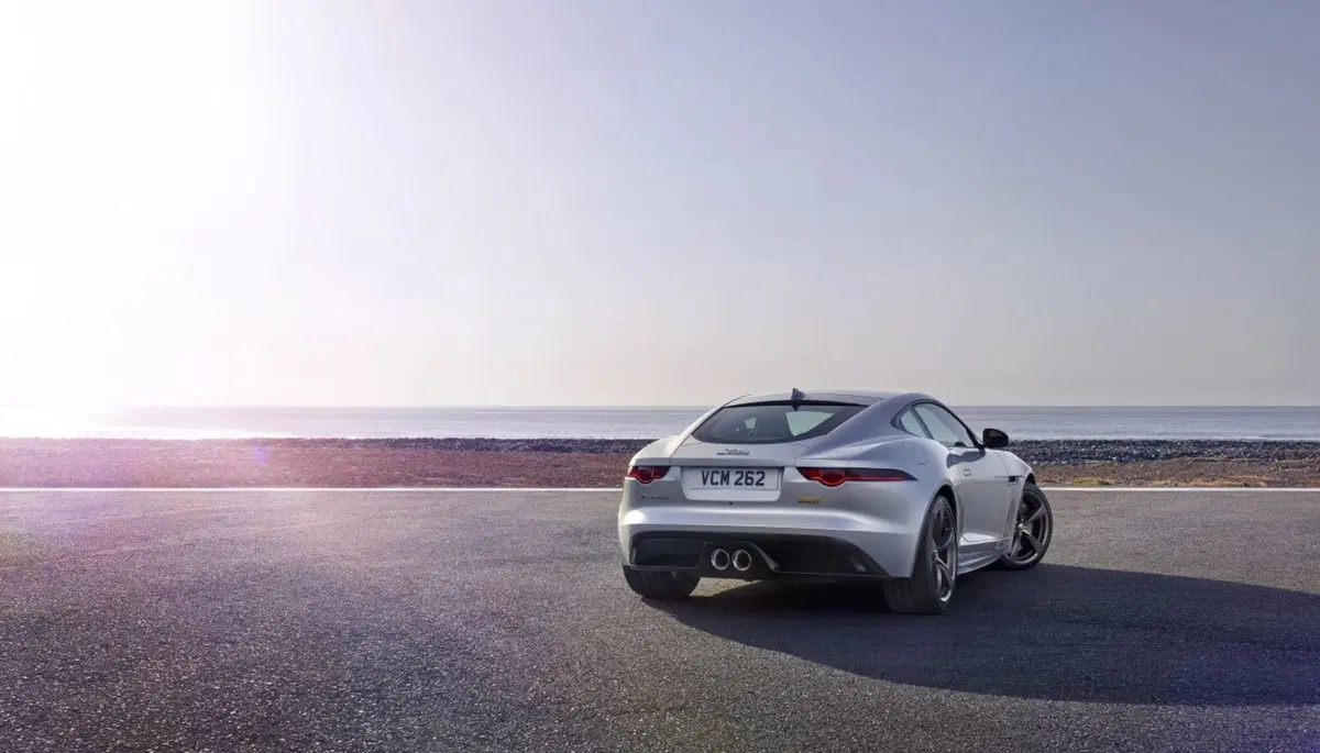Jaguar F-Type, restyling per la sportiva britannica (4)