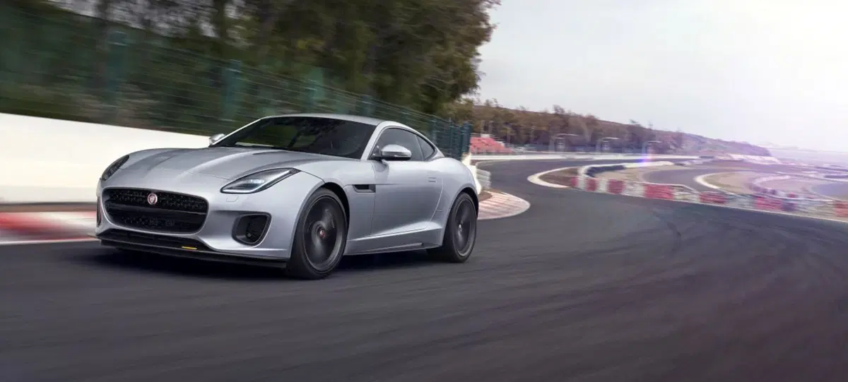 Jaguar F-Type, restyling per la sportiva britannica (5)