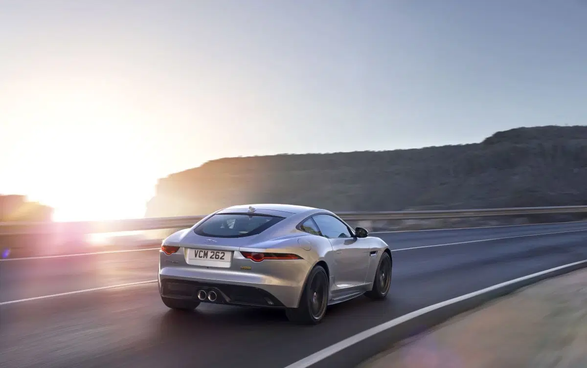 Jaguar F-Type, restyling per la sportiva britannica (19)