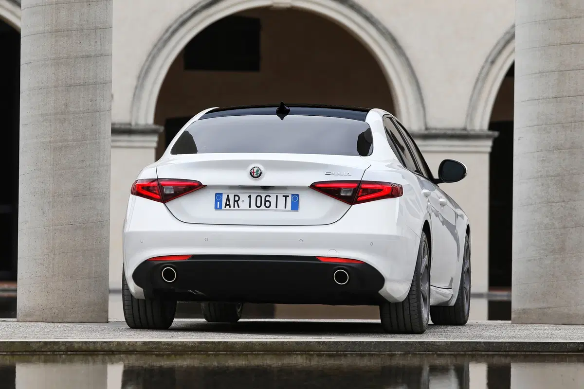 Alfa Romeo Giulia diesel 2.2 180 CV [Video Prime Impressioni] (6)
