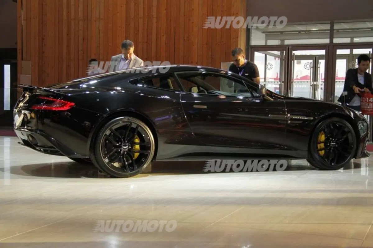 Aston Martin al Salone di Parigi 2014 (10)
