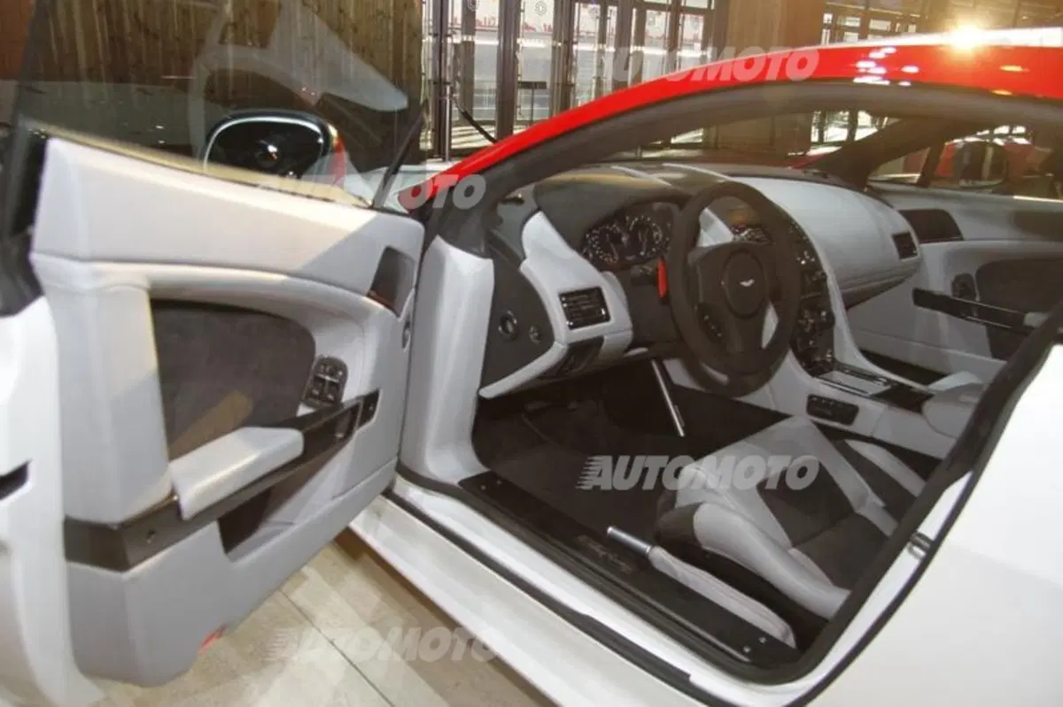 Aston Martin al Salone di Parigi 2014 (16)
