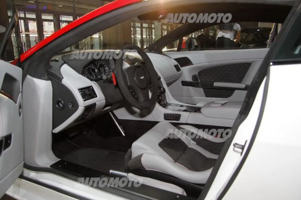 Aston Martin al Salone di Parigi 2014 (19)
