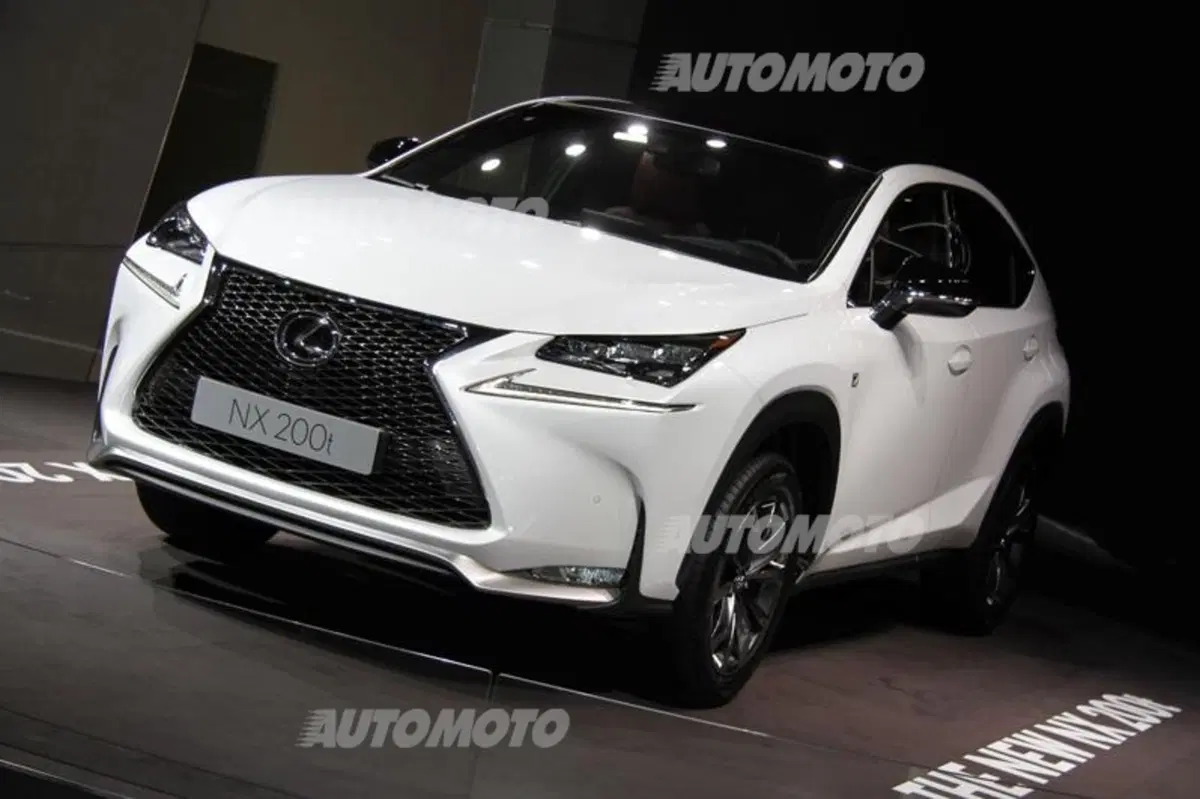 Lexus al Salone di Parigi 2014 (10)