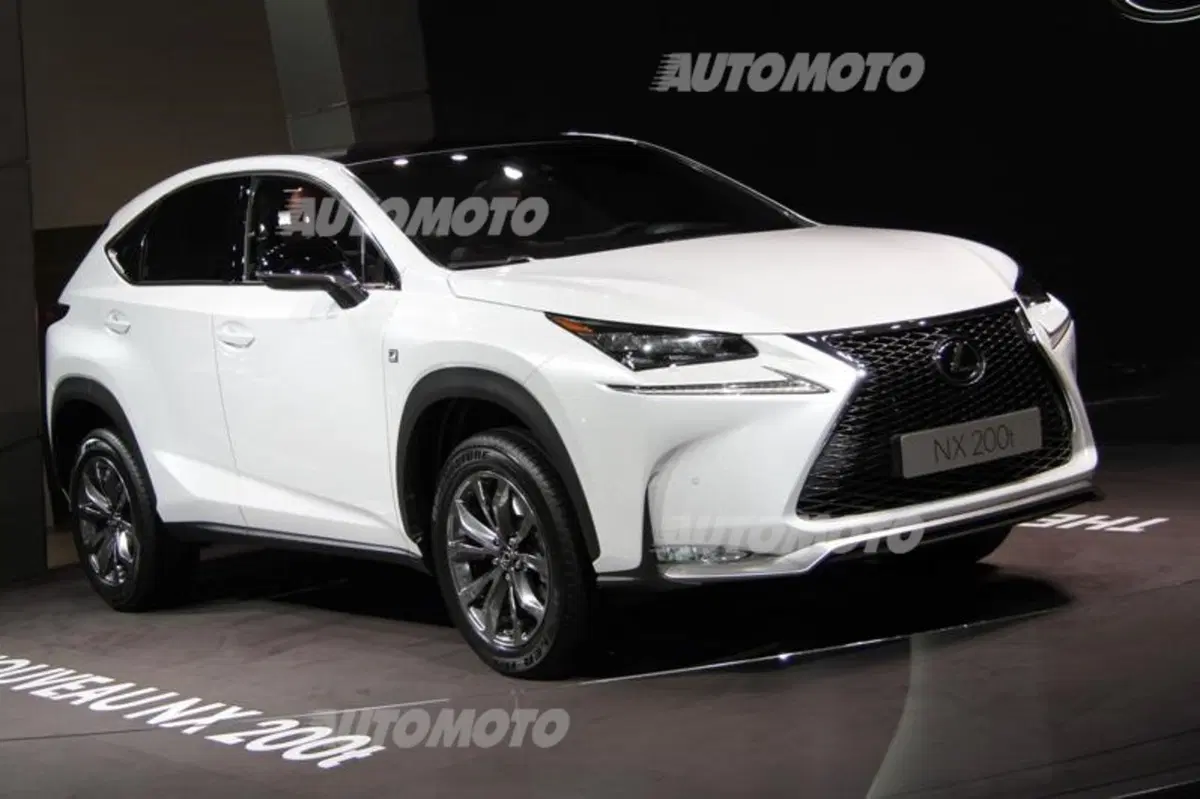 Lexus al Salone di Parigi 2014 (12)