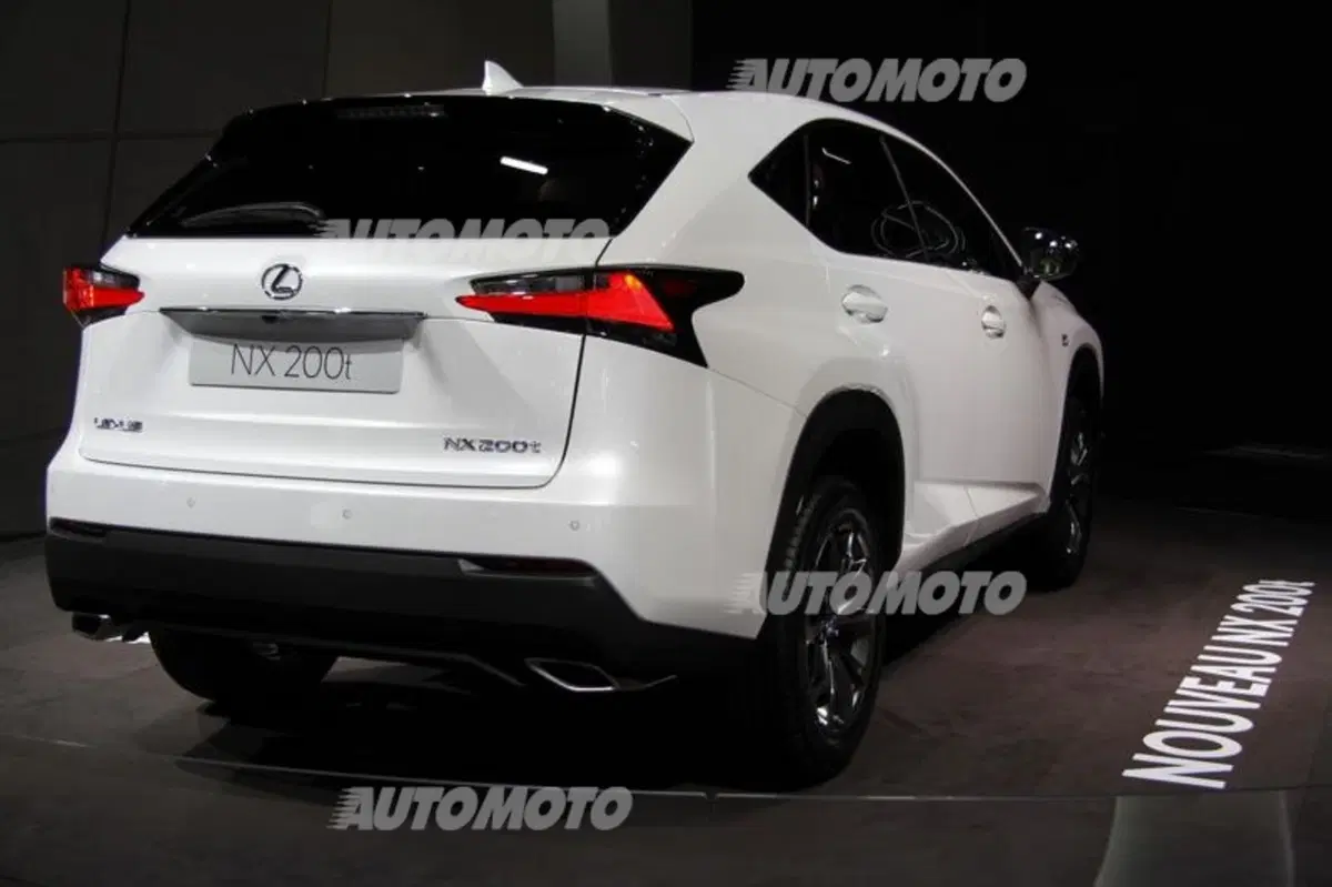 Lexus al Salone di Parigi 2014 (13)