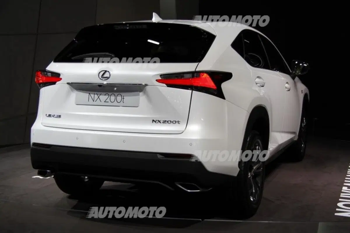 Lexus al Salone di Parigi 2014 (14)