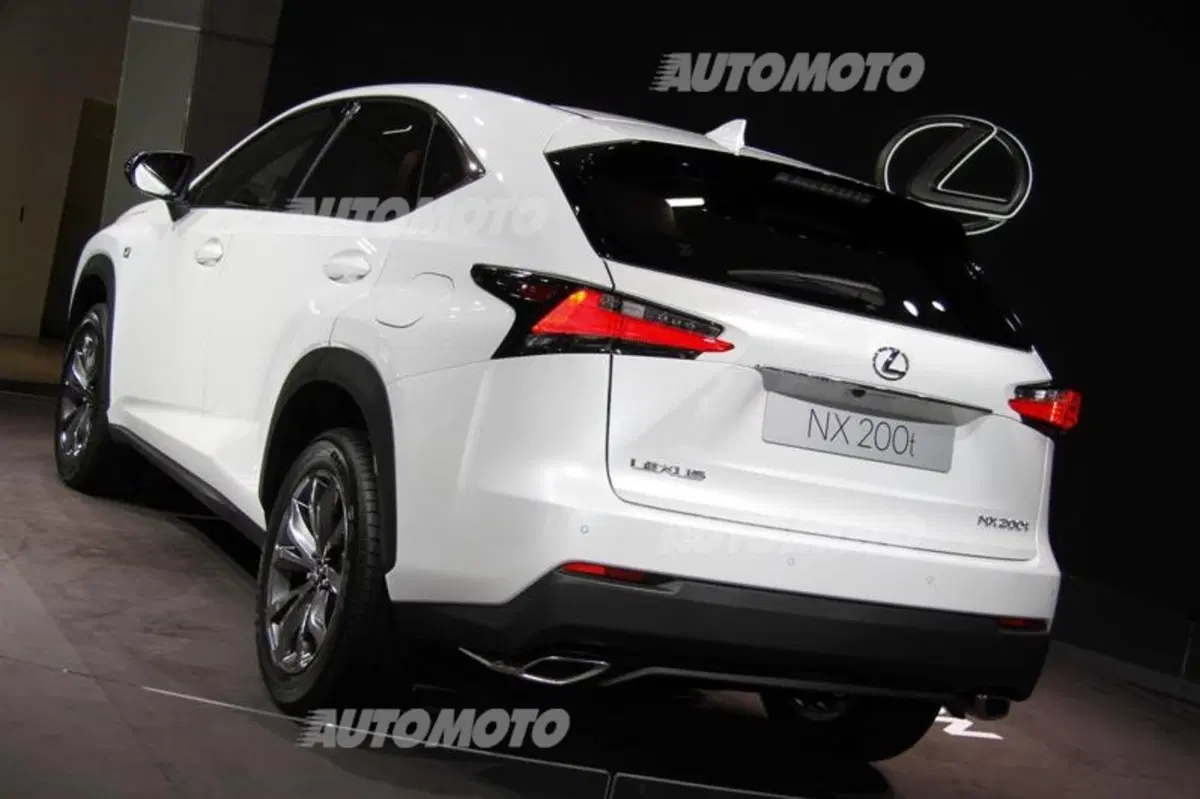 Lexus al Salone di Parigi 2014 (15)