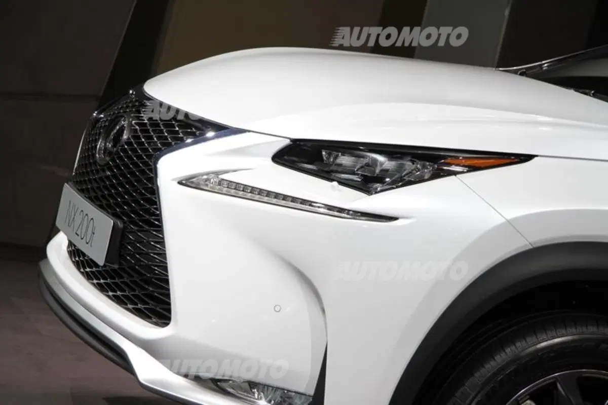Lexus al Salone di Parigi 2014 (18)