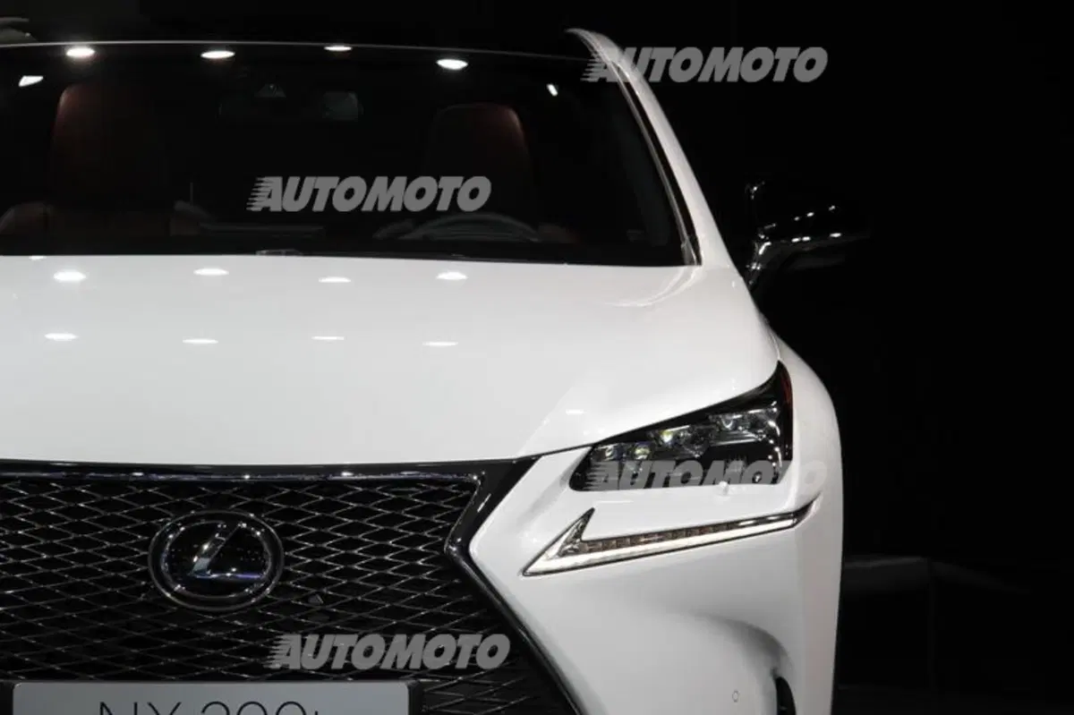 Lexus al Salone di Parigi 2014 (19)