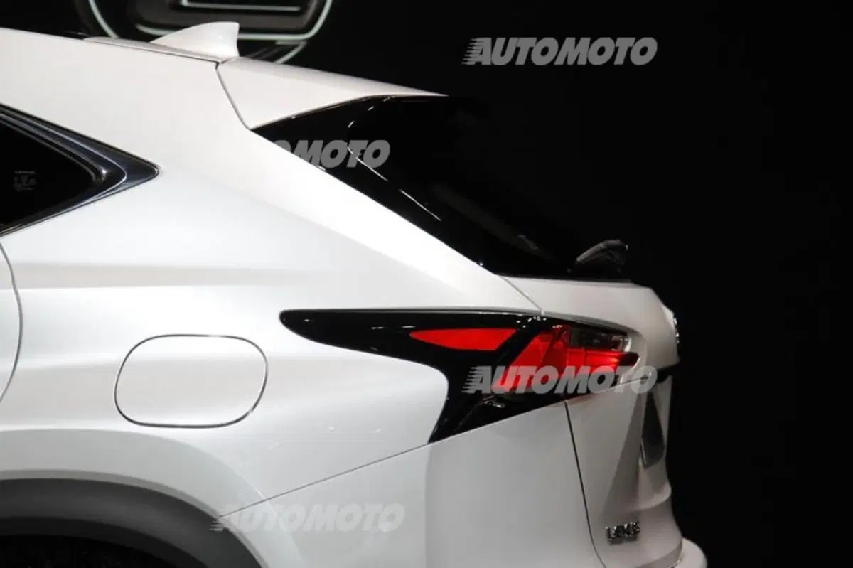 Lexus al Salone di Parigi 2014 (20)