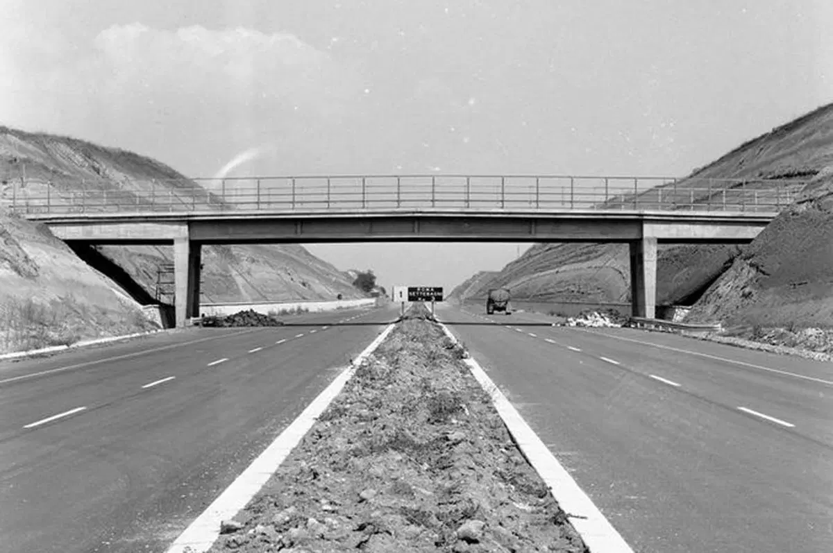 L'Autostrada del Sole compie 50 anni. Fiore all'occhiello nell'Italia del "boom"