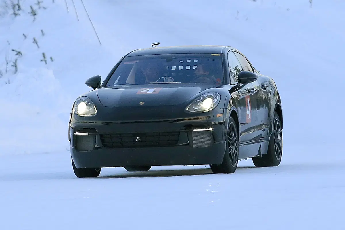 Porsche Mission E: spiato il primo test dell’elettrica! (2)