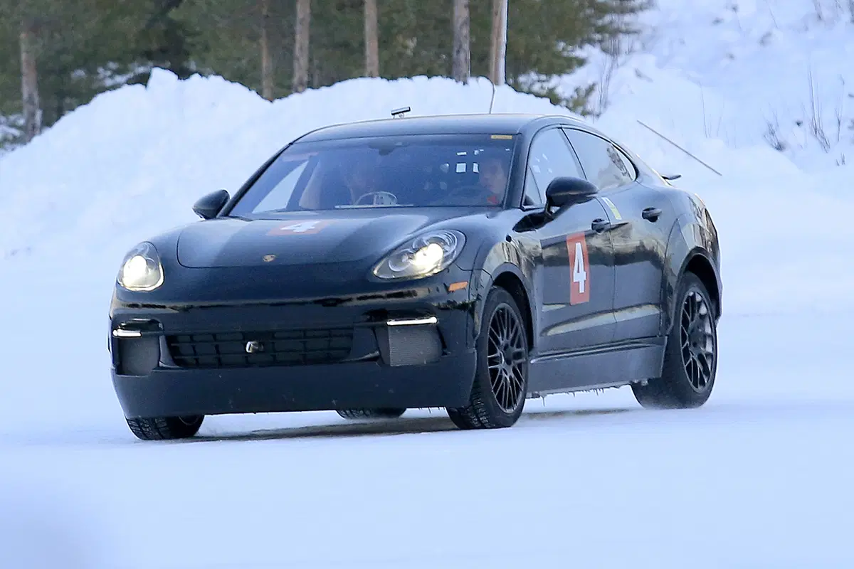 Porsche Mission E: spiato il primo test dell’elettrica! (3)