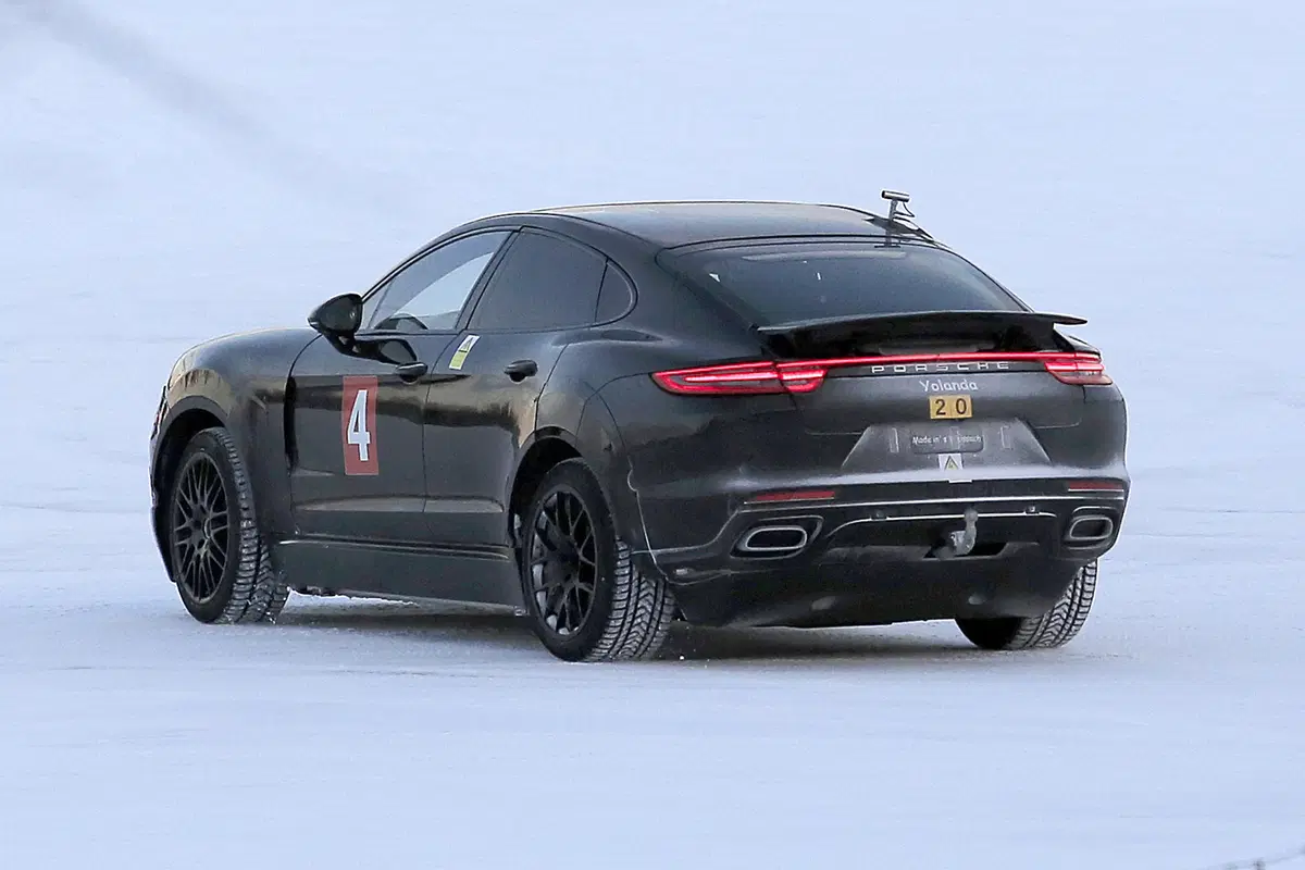 Porsche Mission E: spiato il primo test dell’elettrica! (8)
