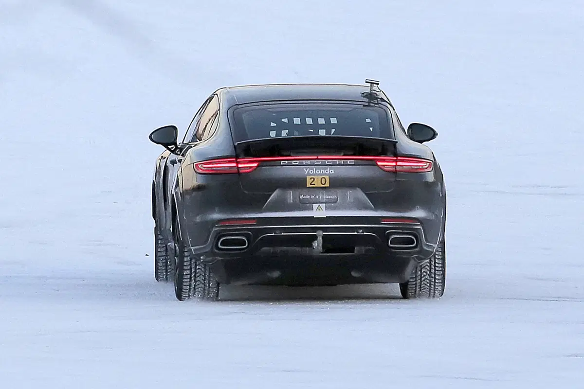 Porsche Mission E: spiato il primo test dell’elettrica! (9)