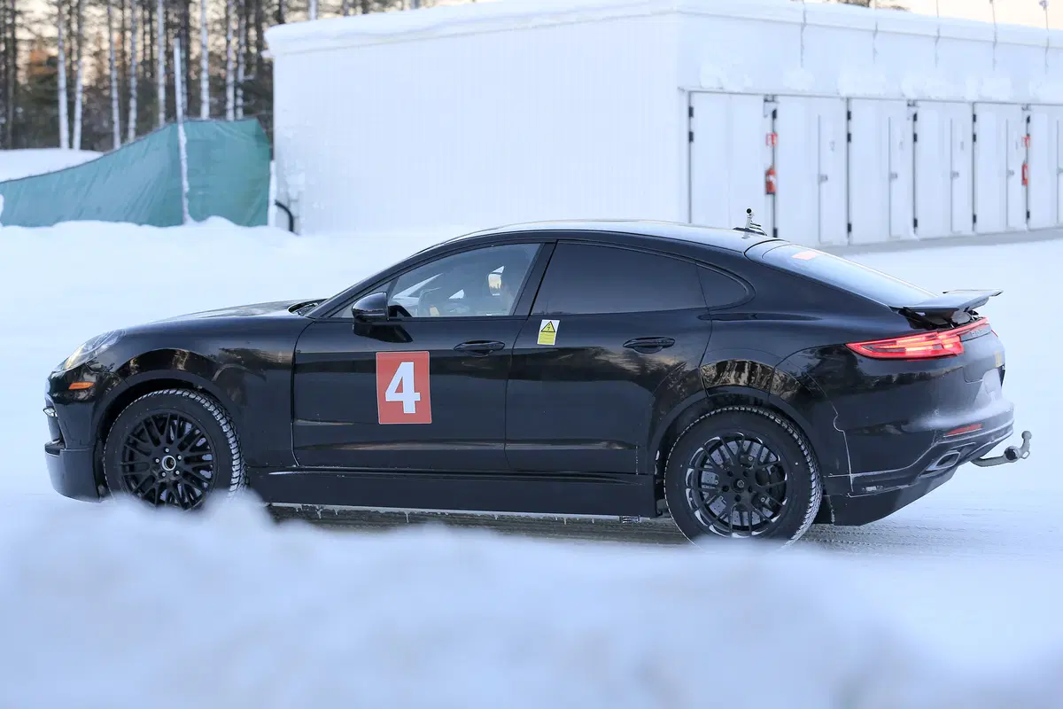 Porsche Mission E: spiato il primo test dell’elettrica! (6)