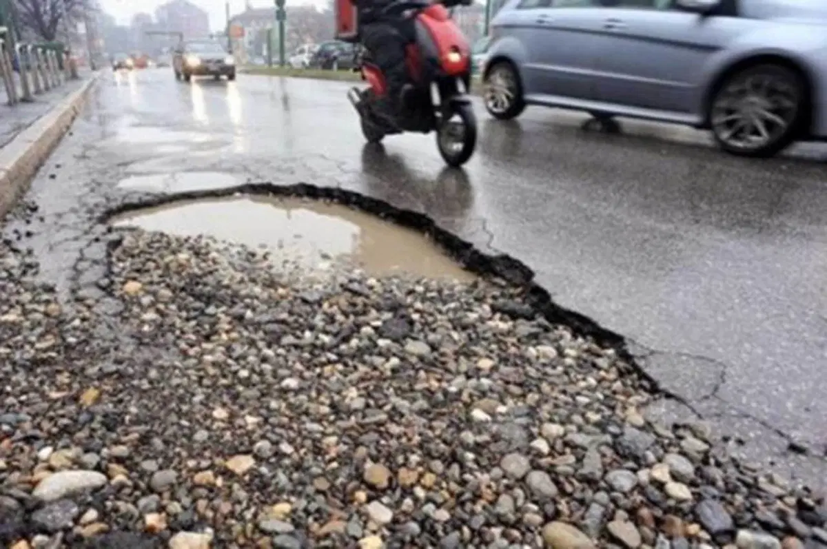 Buche e strade come groviera, dimezzato il consumo di asfalto. I numeri del crollo (3)