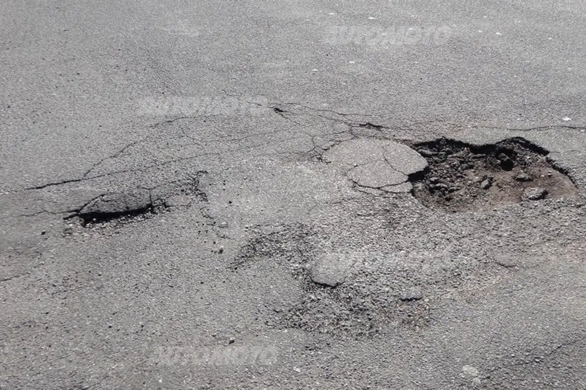 Buche e strade come groviera, dimezzato il consumo di asfalto. I numeri del crollo (9)