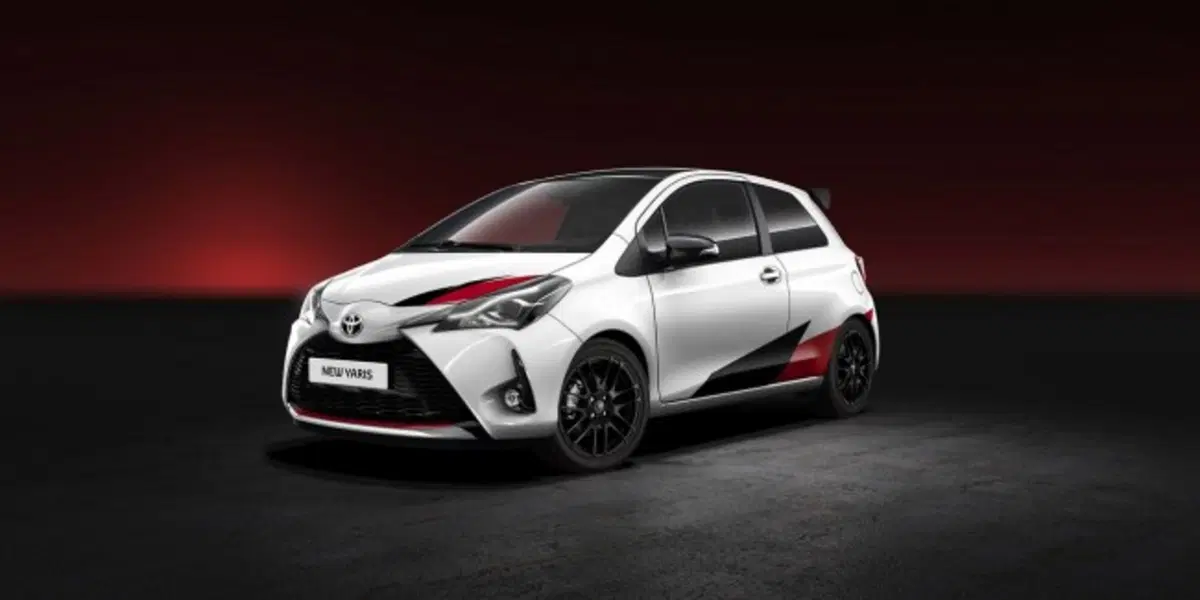 Toyota Yaris: la Vitz giapponese anticipa il restyling 2017 (3)