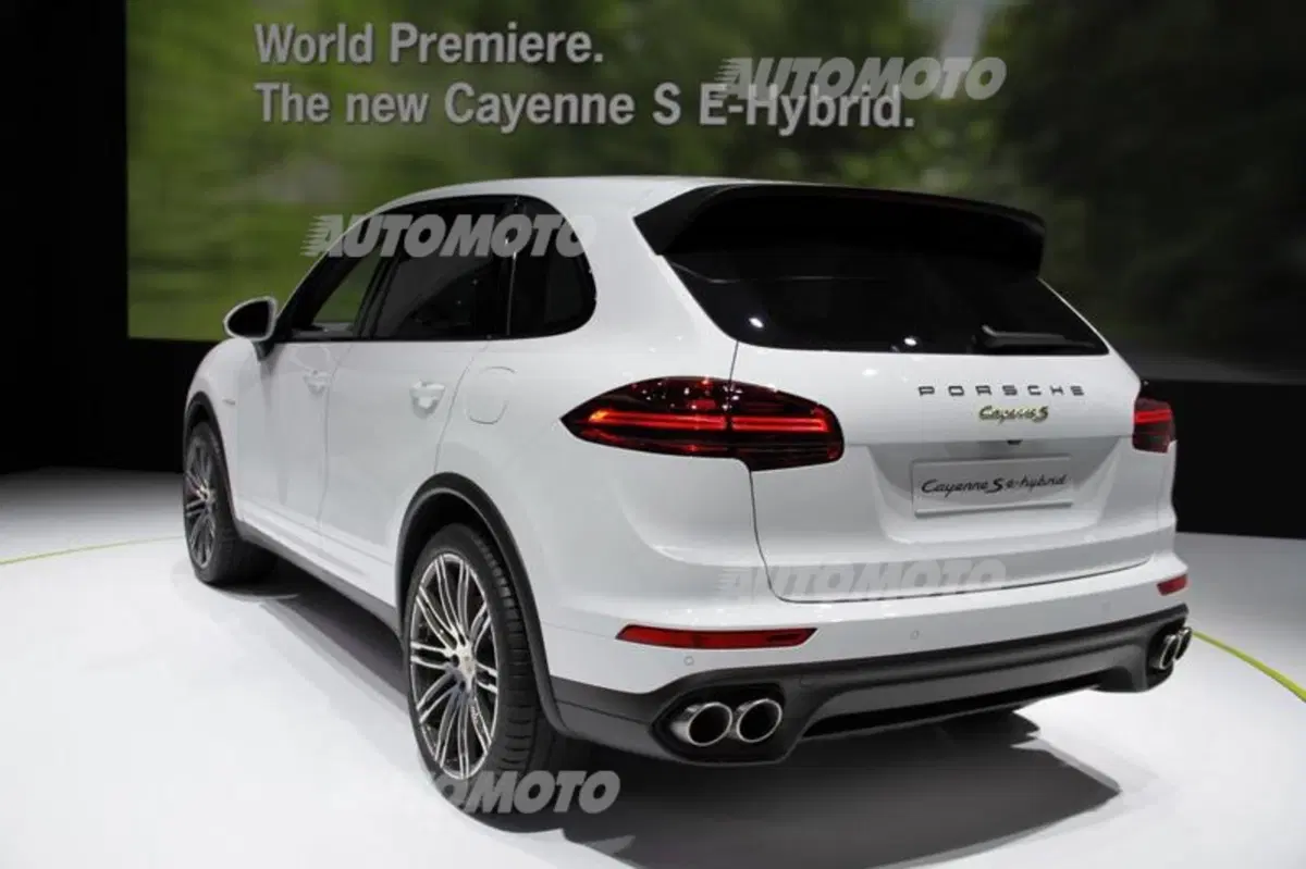 Porsche prosegue l’offensiva sul plug-in hybrid (4)