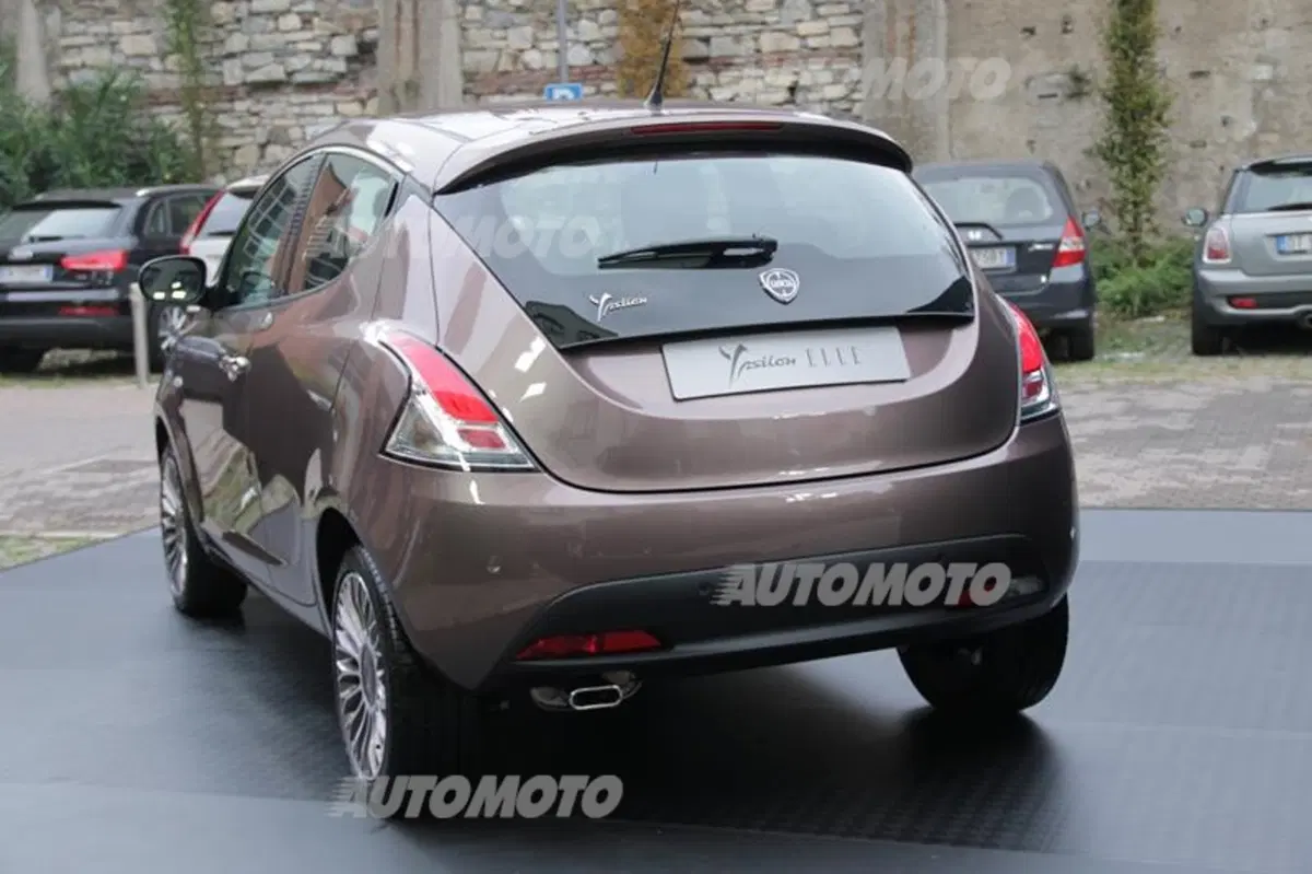Lancia Ypsilon Elle: presentata a Milano la “top di gamma al femminile” (4)