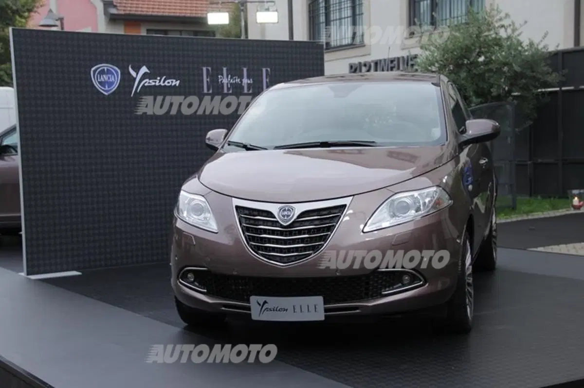 Lancia Ypsilon Elle: presentata a Milano la “top di gamma al femminile” (8)