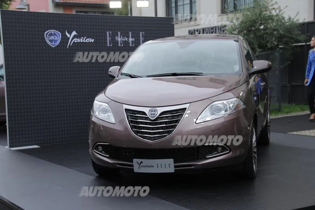 Lancia Ypsilon Elle: presentata a Milano la “top di gamma al femminile” (9)