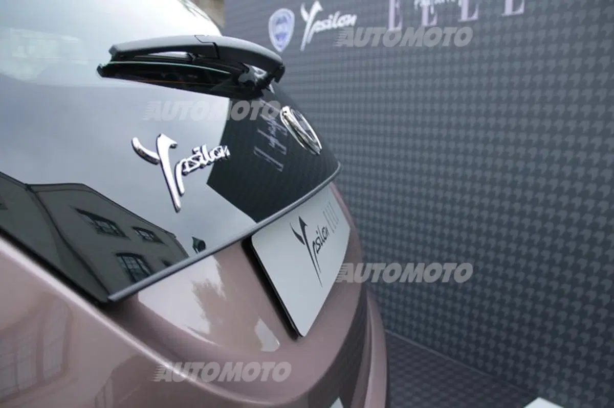 Lancia Ypsilon Elle: presentata a Milano la “top di gamma al femminile” (12)