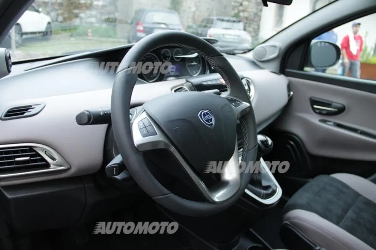 Lancia Ypsilon Elle: presentata a Milano la “top di gamma al femminile” (16)