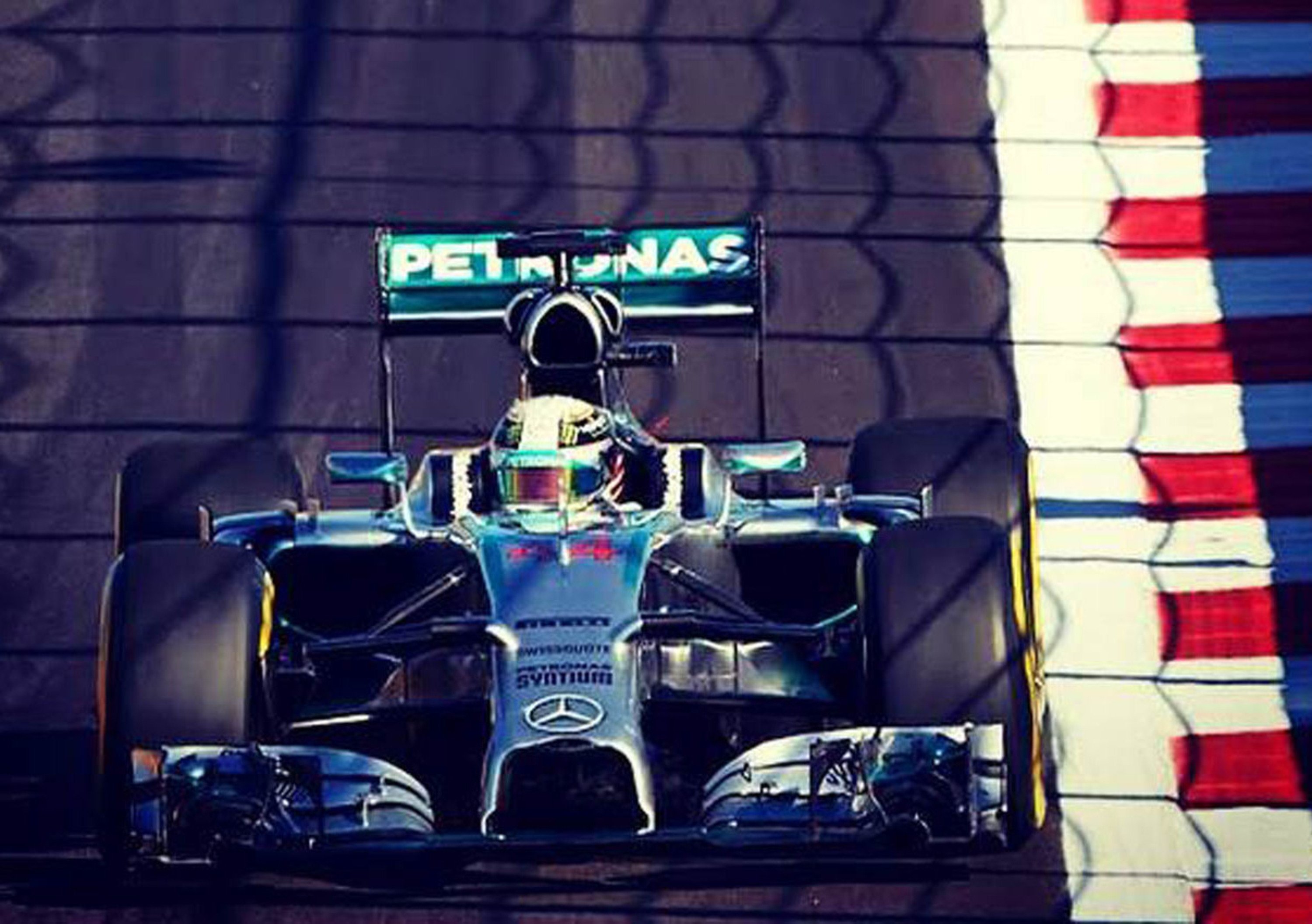 Formula 1 Russia 2014: Hamilton in pole. Disastro Vettel, Alonso ci prova
