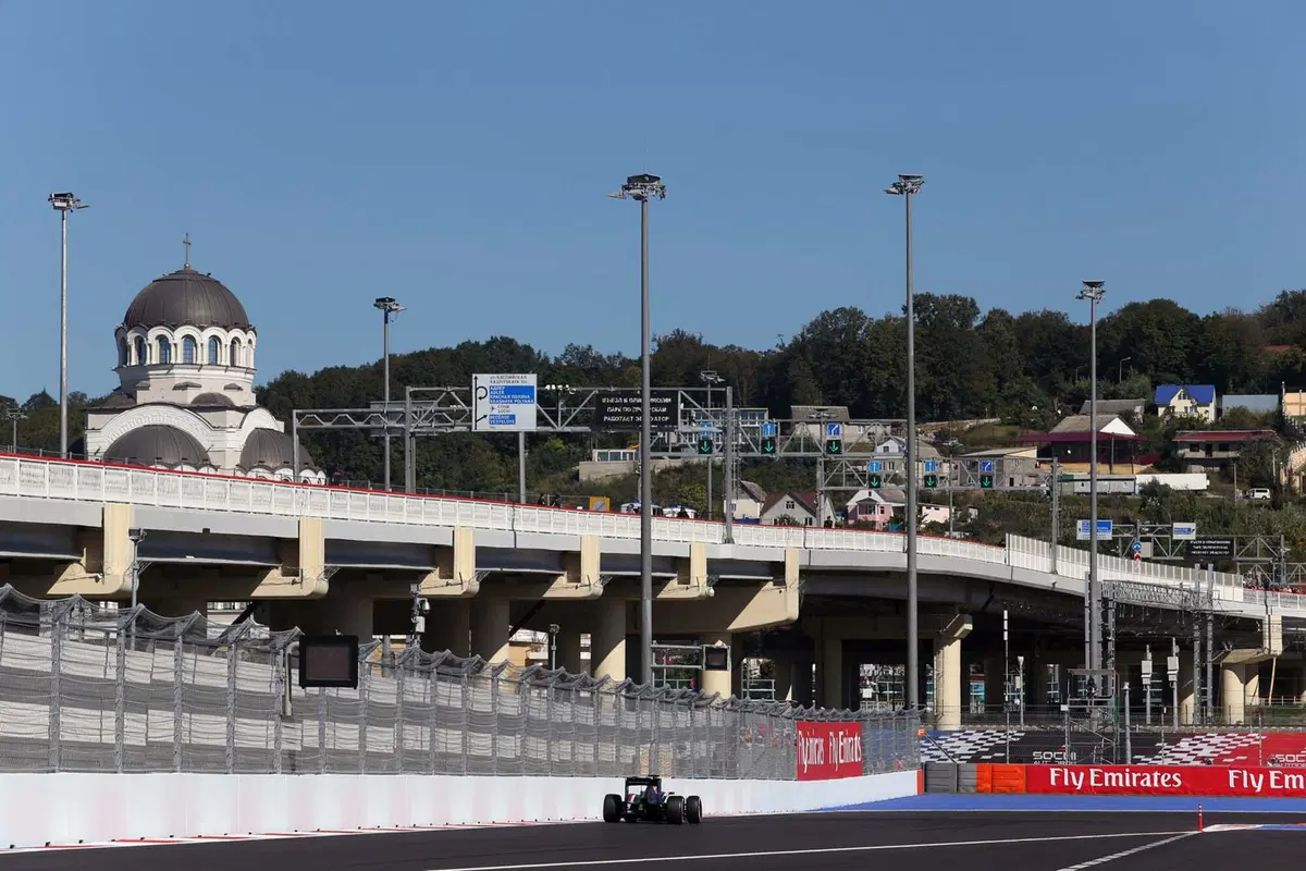 Formula 1 Russia 2014: Hamilton in pole. Disastro Vettel, Alonso ci prova (3)
