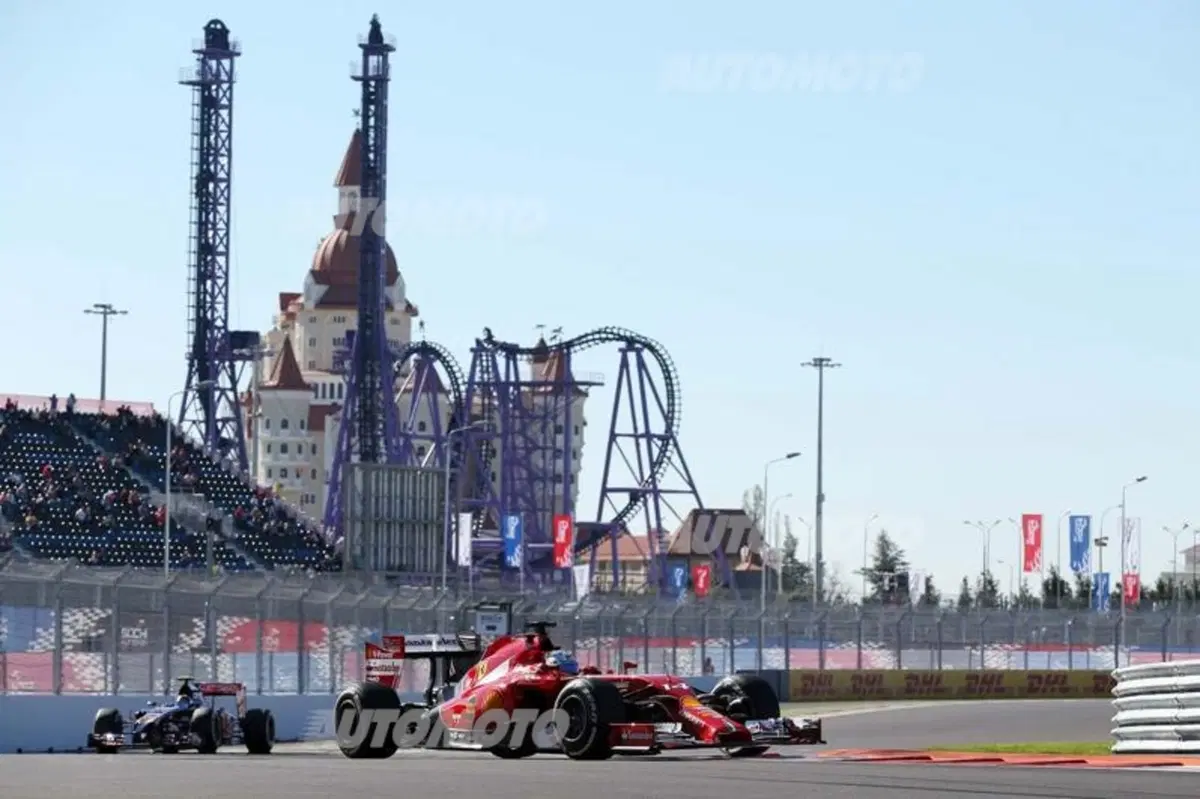 Formula 1 Russia 2014: Hamilton in pole. Disastro Vettel, Alonso ci prova (5)